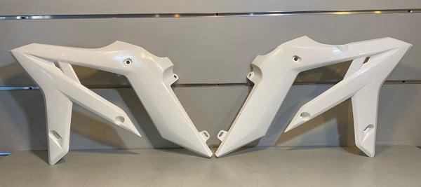 Beta XTrainer (15-22) Radiator Shroud Set White